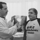 Michel Lotito con su doctor. Imagen: AP